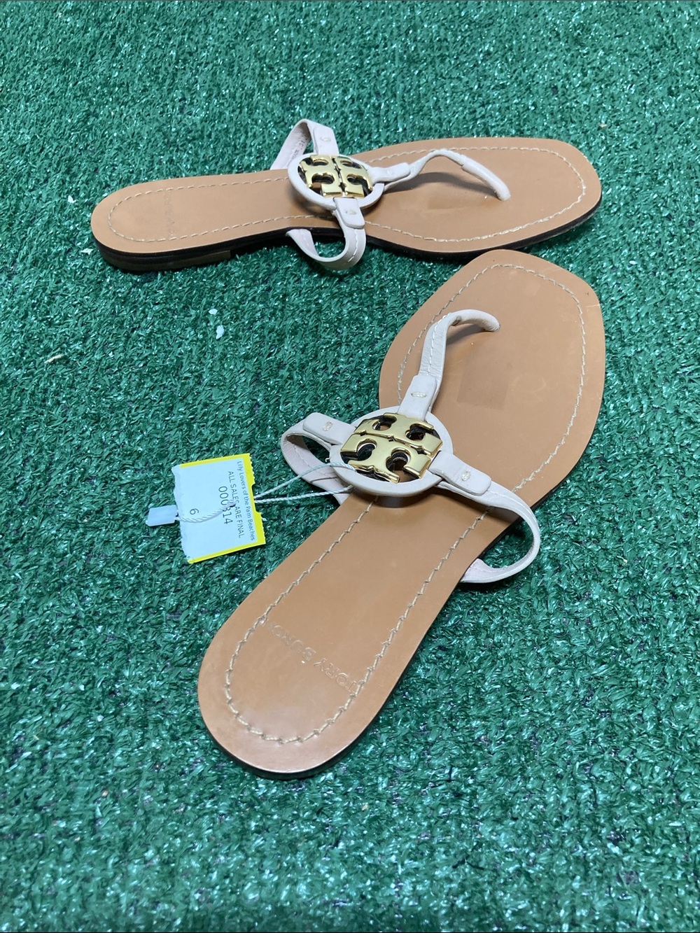 Tory Burch Beige Leather Women’s Sandals with Gold Medallion sz 6 (OKPM-10-02)